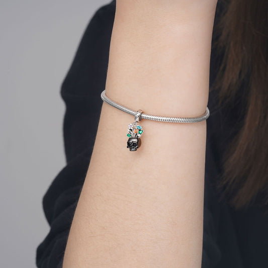 Gnoce Vase Skull Charm_3
