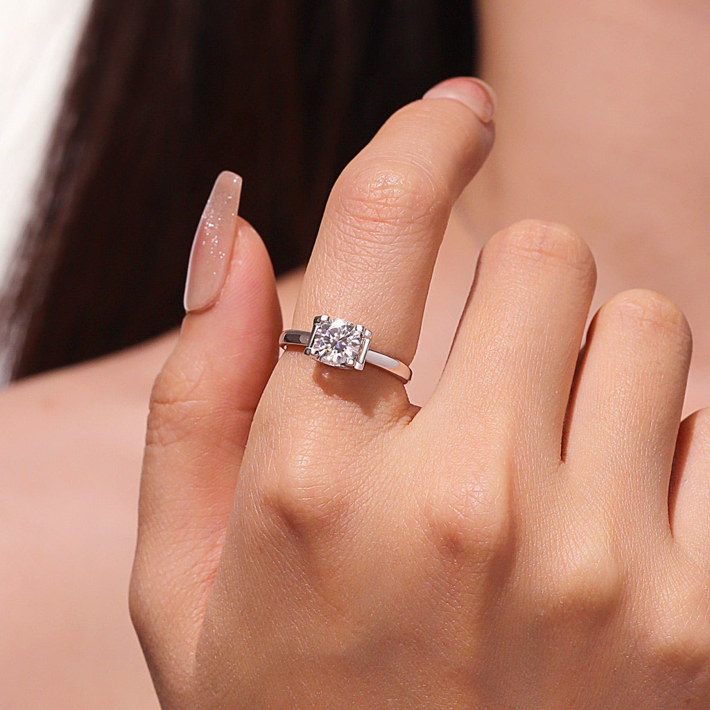 Gnoce Round Halo Moissanite Ring Platinum-plated Silver Blend_5