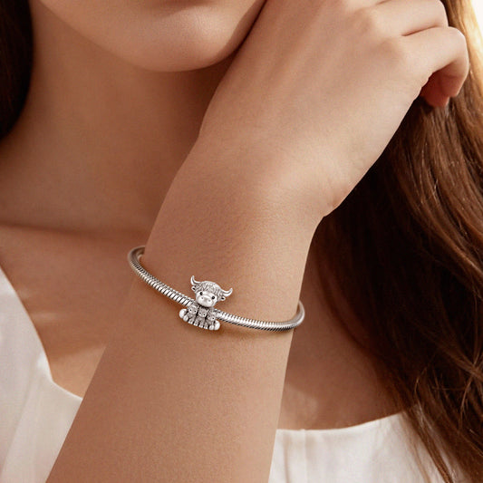 Gnoce Highland Cow Embraces Three Babies Charm Platinum-plated Silver Blend_2