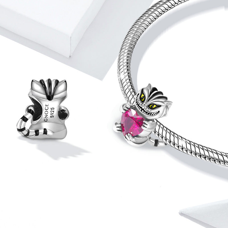 Gnoce Cheshire Cat Embraces Heart Gem Charm_2