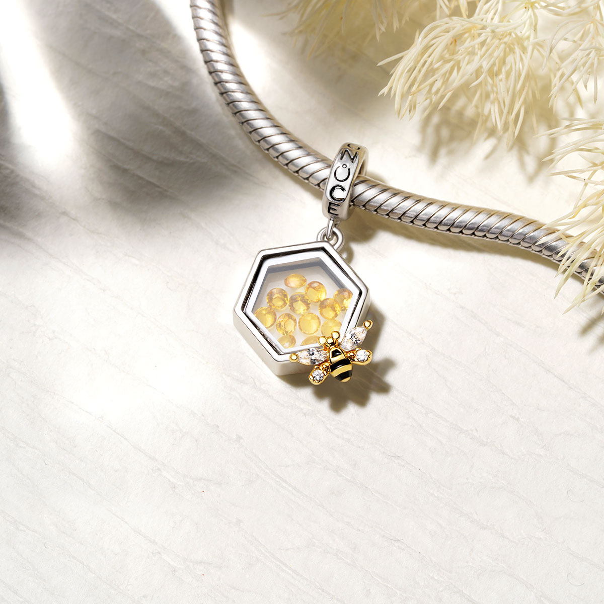 Gnoce Sparkling Bee Pendant Dangle Charm_3