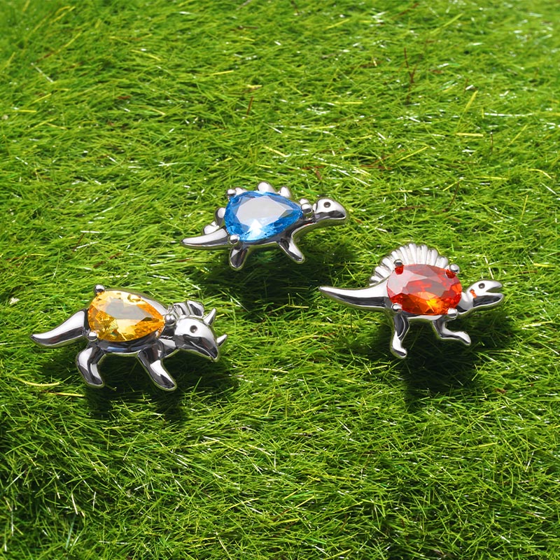 Gnoce Sparkling Triceratops Stud Earrings Platinum-plated Silver Blend_3