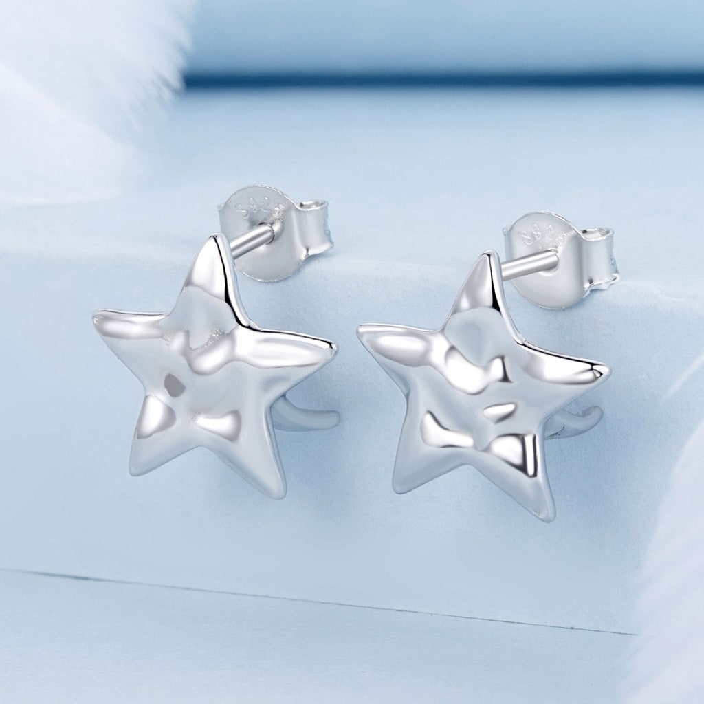 Gnoce Pleated Textured Star Stud Earrings_3