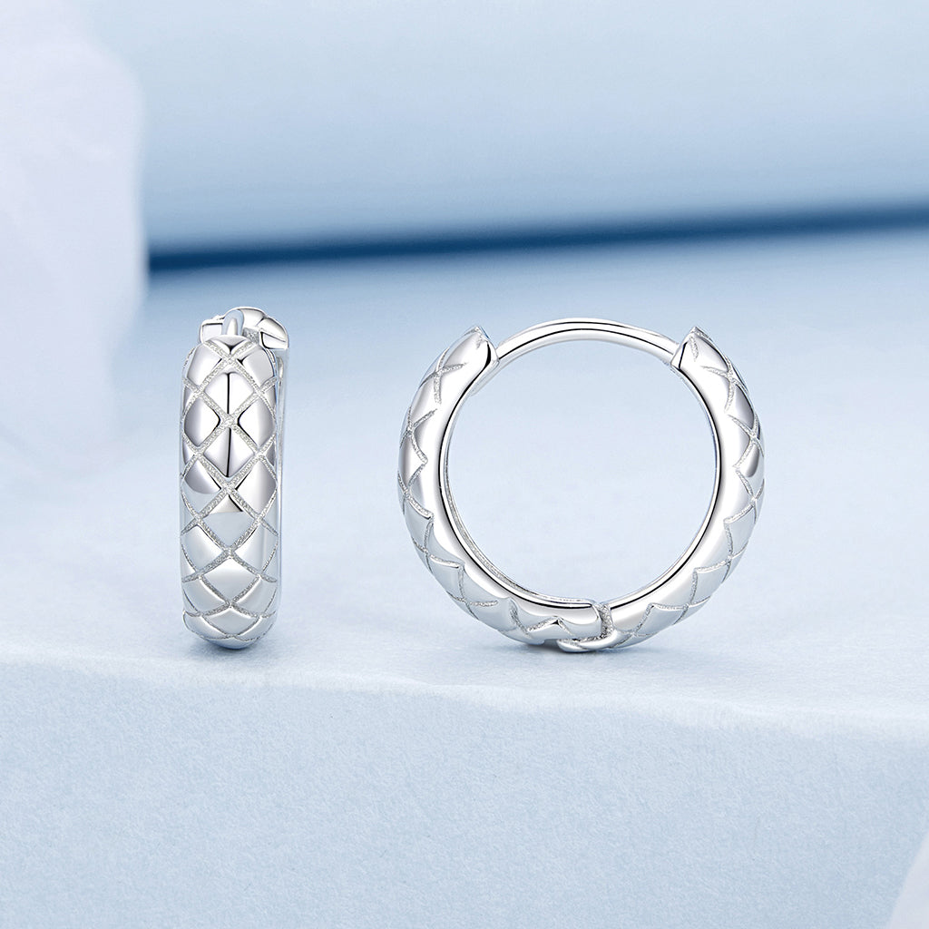 Gnoce Argyle Pattern Huggie Earrings_2