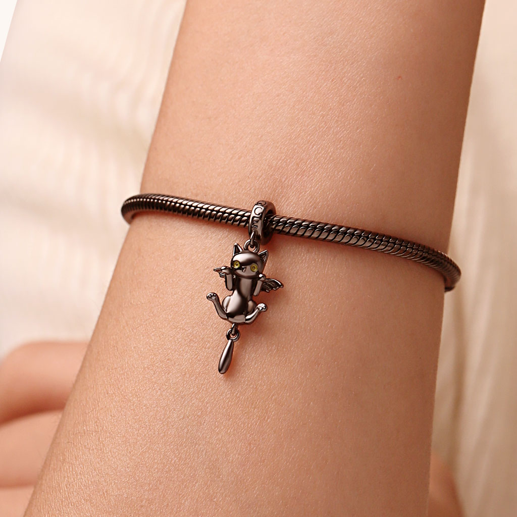 Gnoce Black Cat with Bat Wings Charm_6