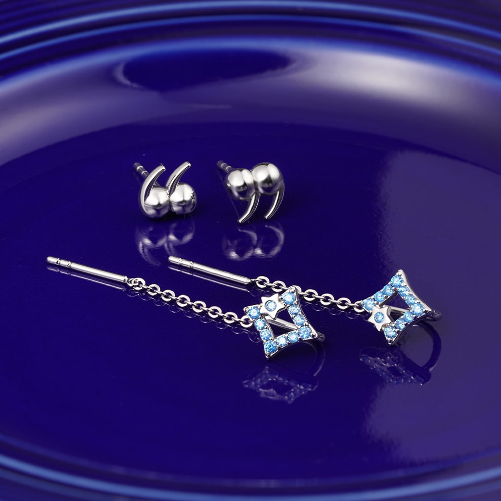 Gnoce Quotation Mark Stud Earrings Platinum-plated Silver Blend_3
