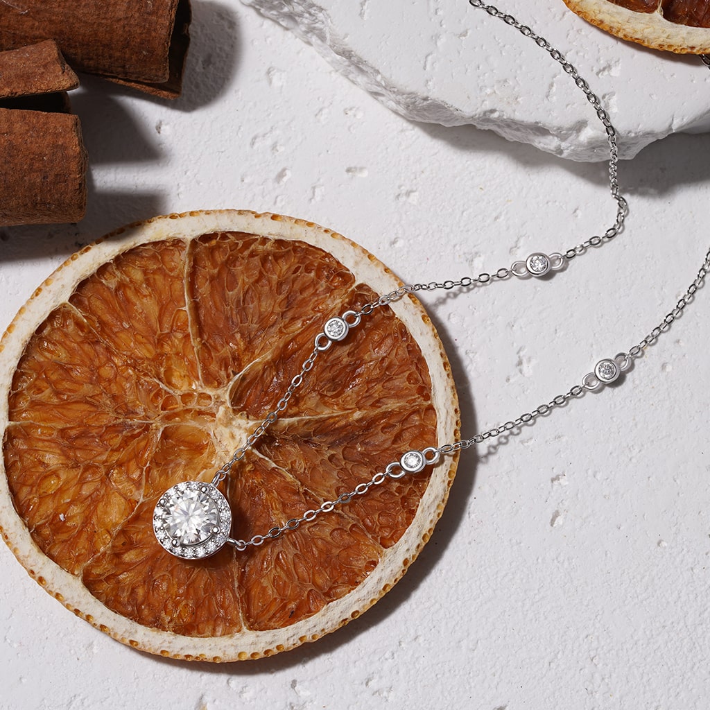 Gnoce 1CT Round VVS Moissanite Frame Station Necklace_4