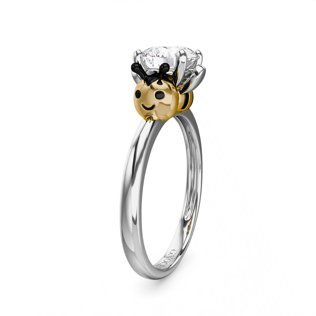 Gnoce Bee Embraces Moissanite Round Cut Ring_4