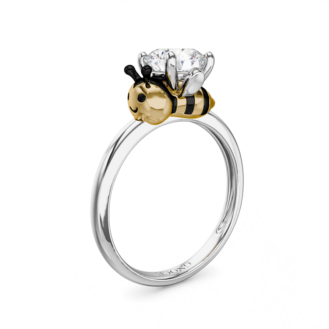 Gnoce Bee Embraces Moissanite Round Cut Ring_1