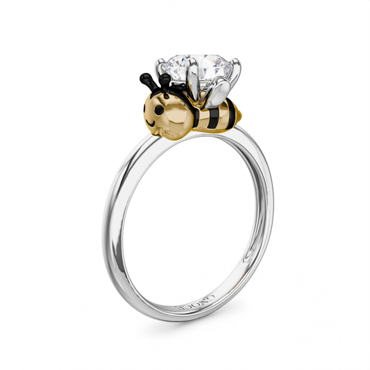Gnoce Bee Embraces Moissanite Round Cut Ring_1