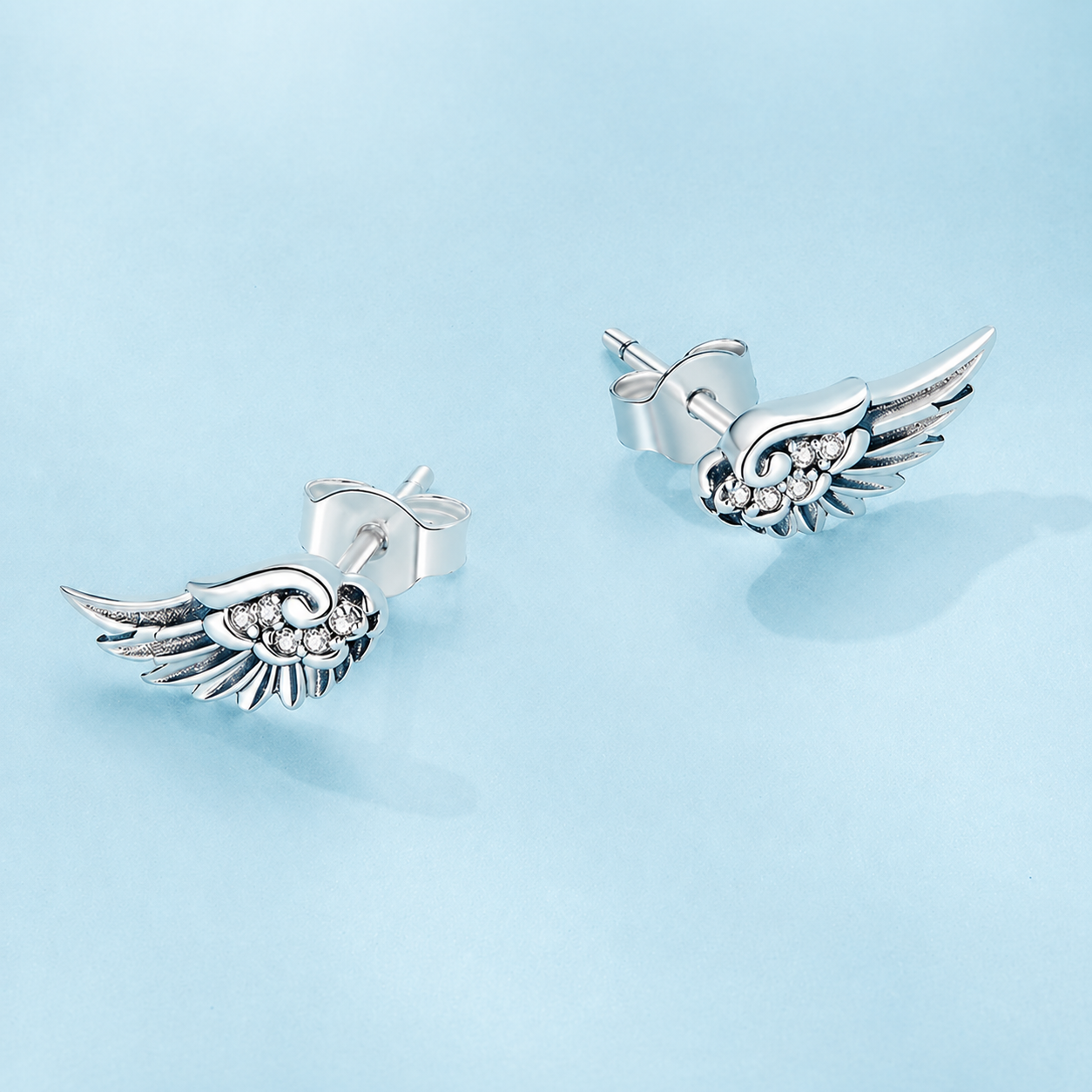 Gnoce Sparkling Angel Wing Stud Earrings_2